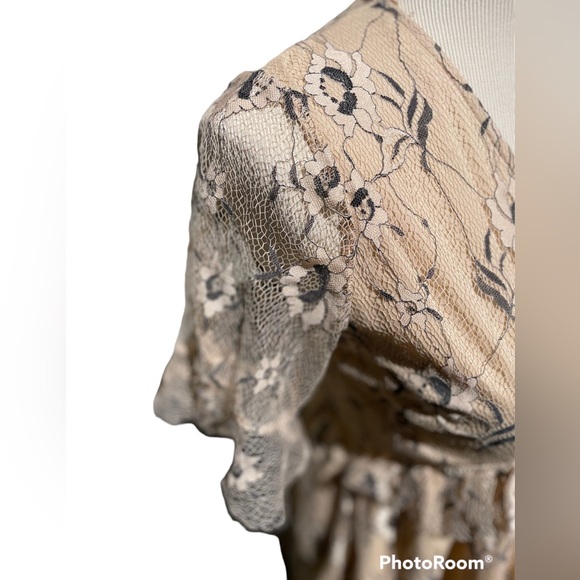 Francesca’s Mocha Lacey Floral Mini Dress Size X-small - Picture 4 of 7